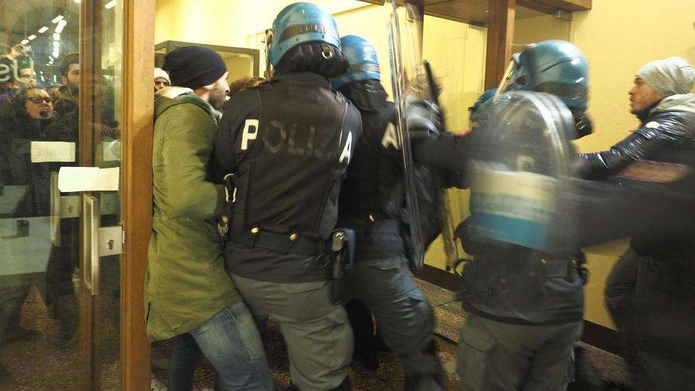 La testimonanza di una reggiana a Bologna: "Io, nell’inferno della biblioteca"