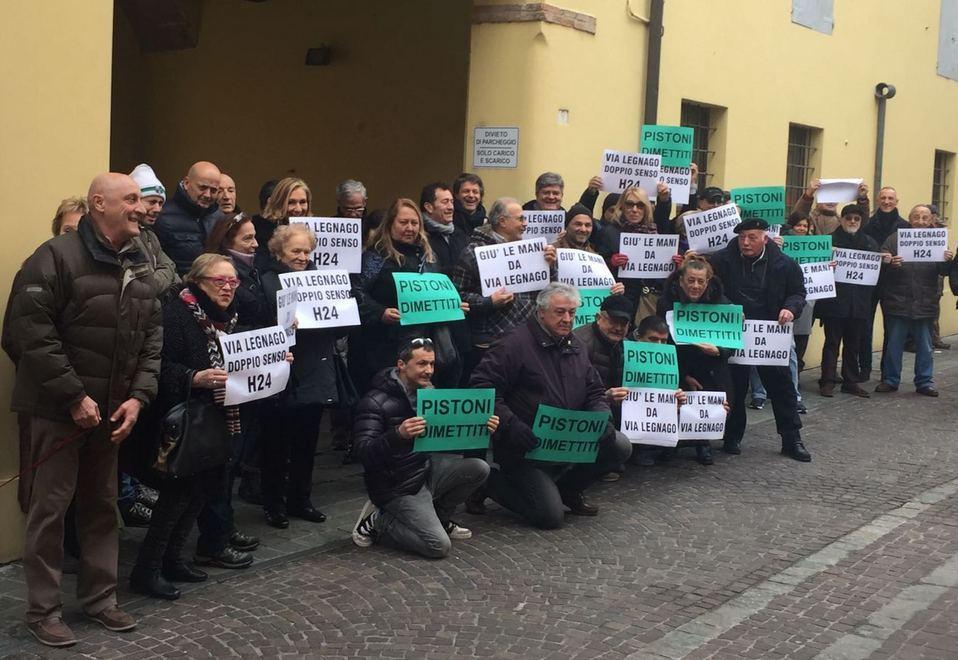 Sassuolo, il caso di Via Legnago: il dissenso scende in piazza 