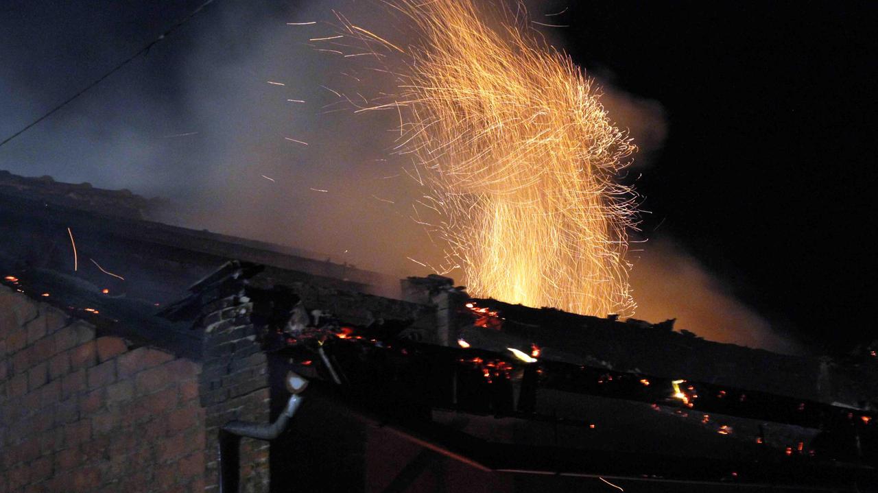 L'incendio del capannone in via Rocca