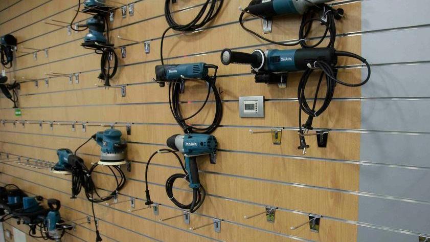 Spaccata alla Blackout, rubati gli utensili elettrici