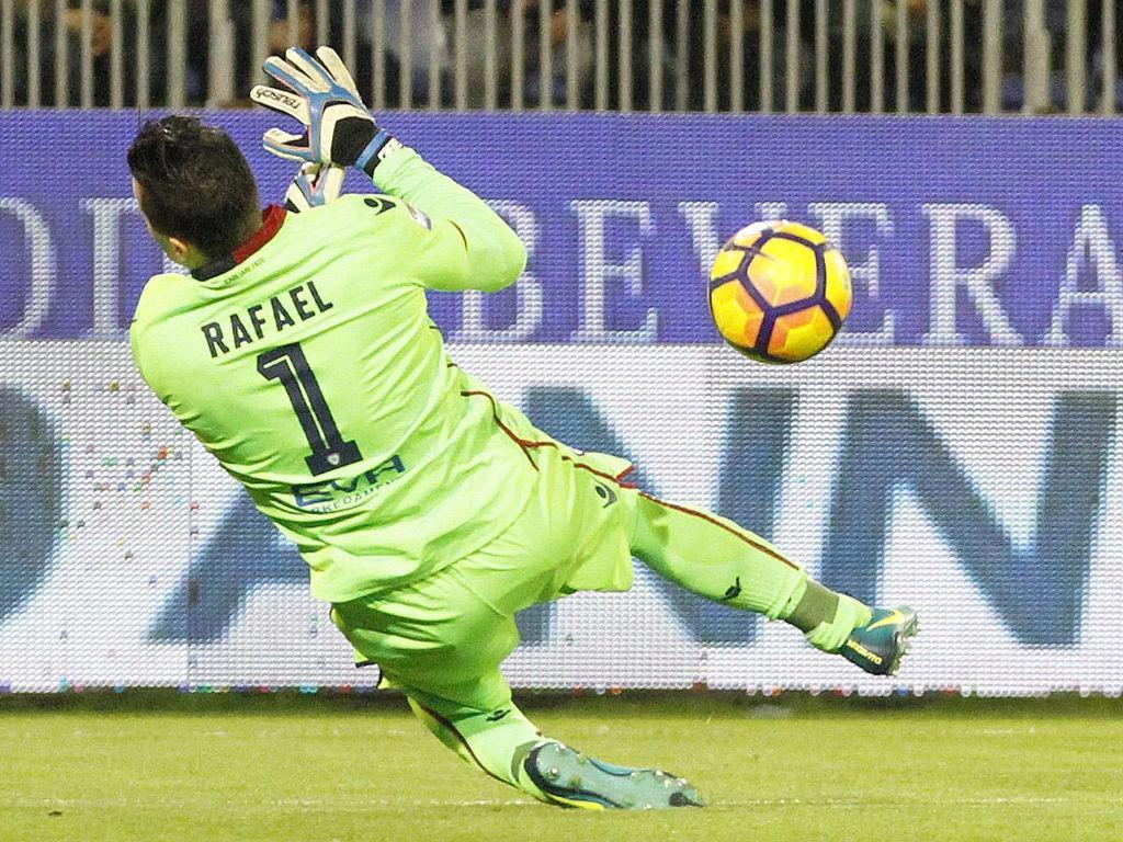 Una parata di Rafael che oggi sostituirà Cragno