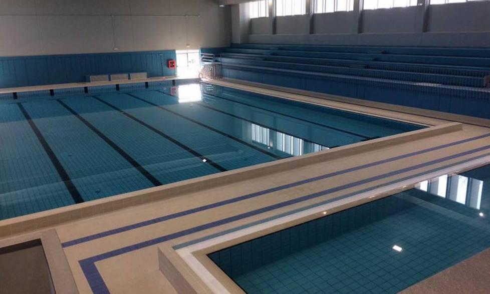 Ultimi ritocchi alla piscina comunale