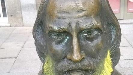Imbrattata la statua di Giuseppe Garibaldi