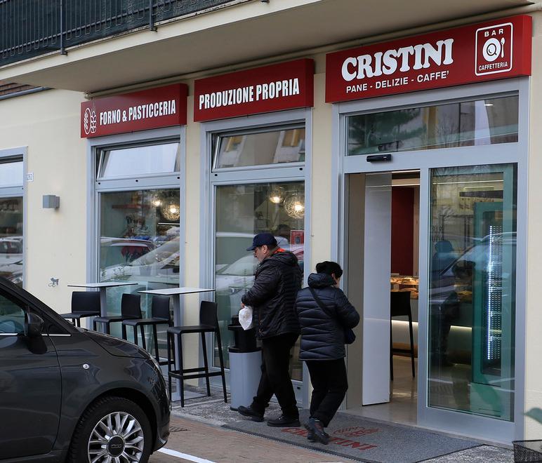 Colpo notturno al forno Cristini: presi tremila euro dalla cassa