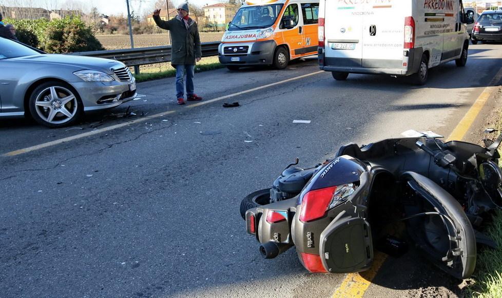 Schianto in scooter in via Emilia: giovane morto dopo lunga agonia