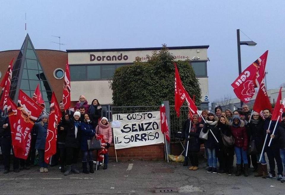 Carpi, sciopero a oltranza davanti ai cancelli dell'Argenta 