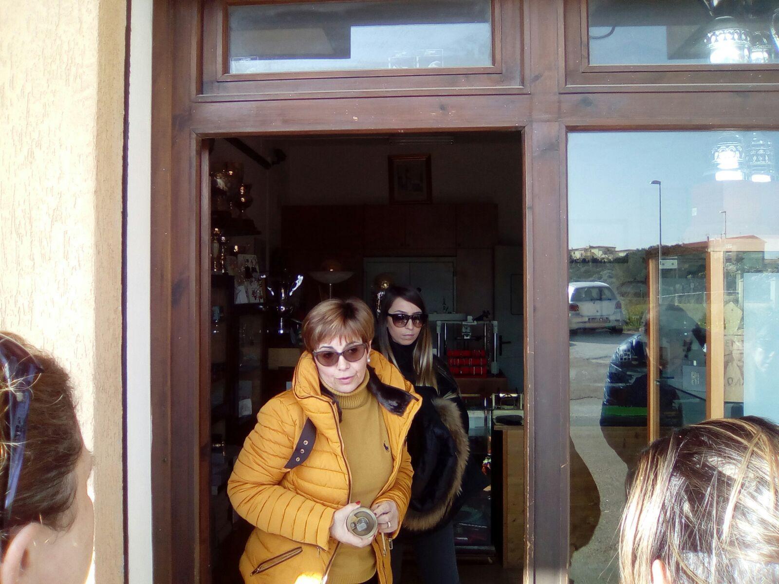 La titolare della gioielleria