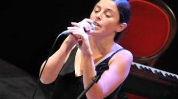 Claudia Crabuzza seduce Barcellona