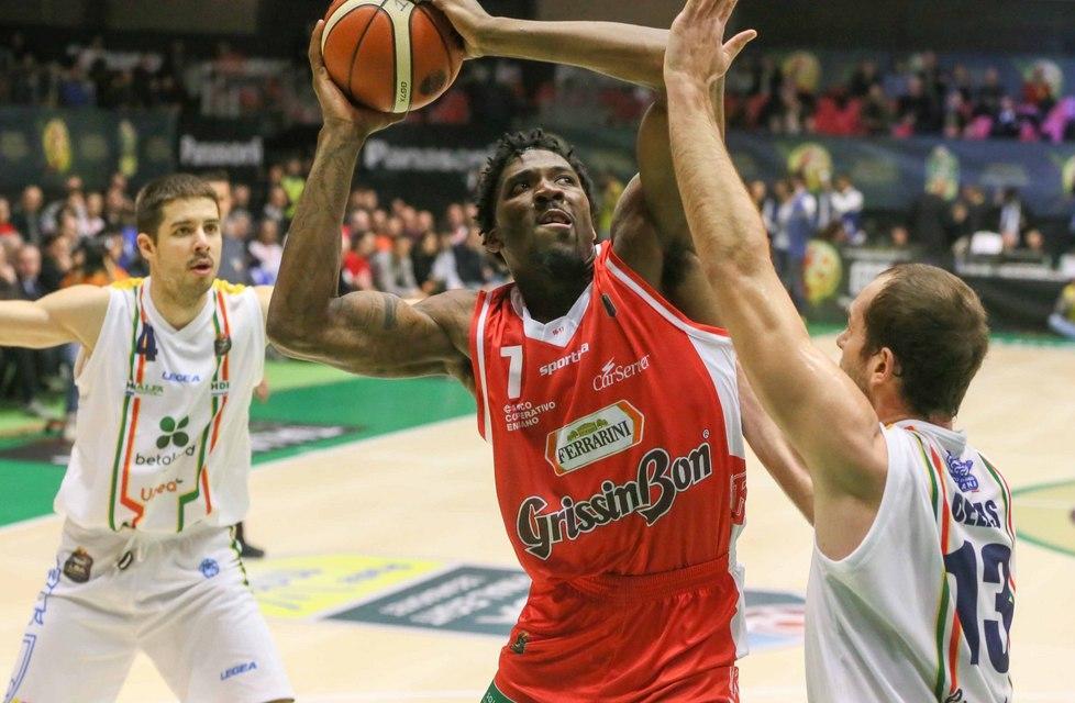 La Grissin Bon batte Capo d’Orlando (63-61) e vola in semifinale 