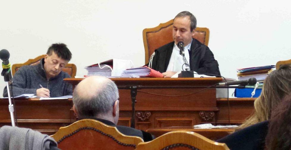 «Rapporti sessuali imposti col ricatto» 