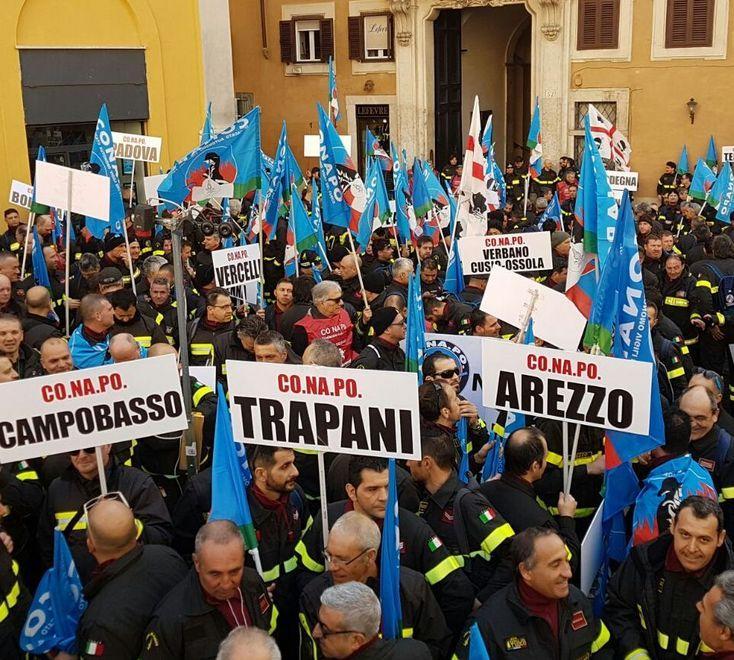 Vigili del fuoco, da Reggio Emilia a Roma per chiedere dignità 