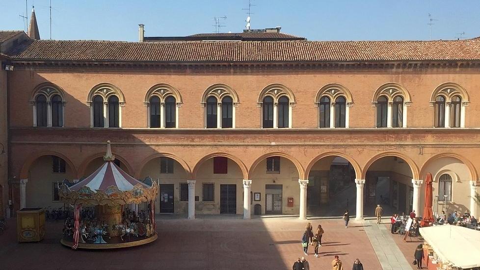 Il colonnato restaurato torna a splendere