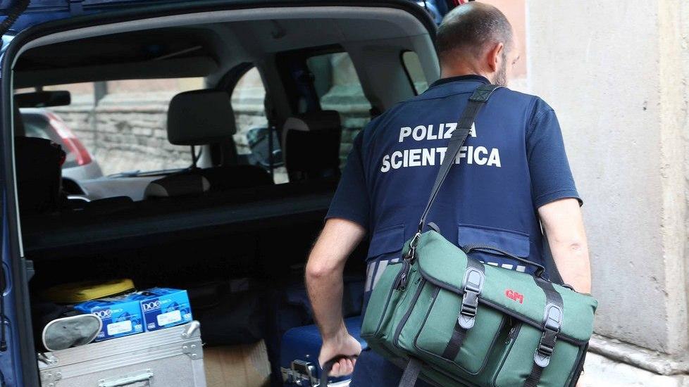 Blitz, varie piste e rogatorie internazionali