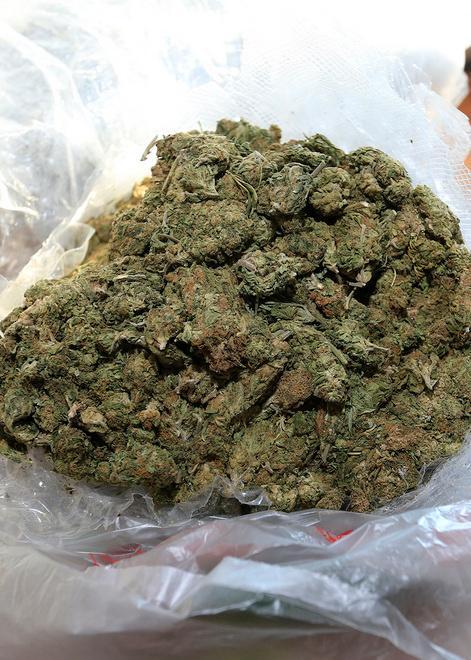 Presi con quattro chili di marijuana 