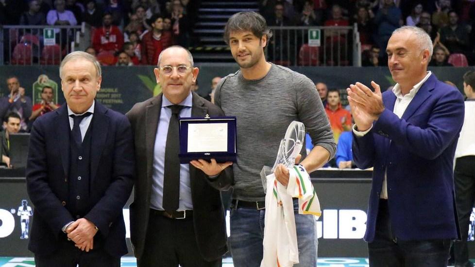 Gianluca Basile premiato da Petrucci