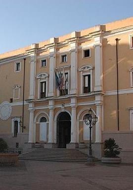 Parità di genere negli uffici comunali ma non tra i dirigenti 