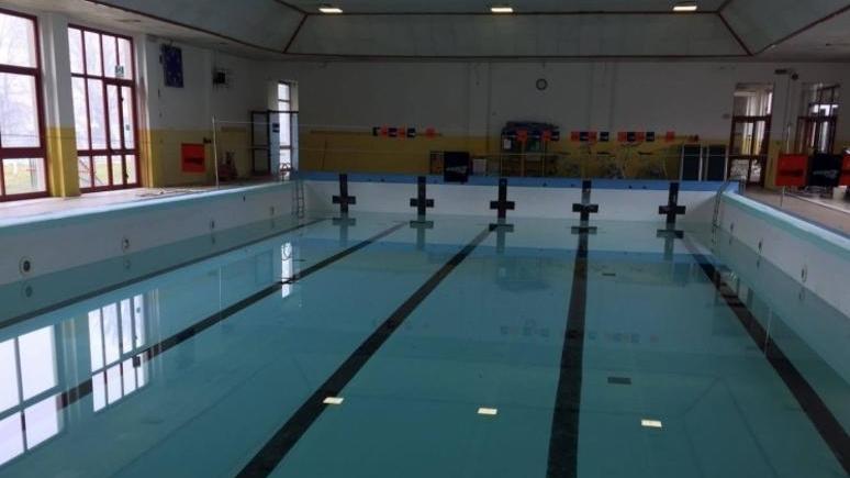 La Uisp dopo tre bandi deserti apre la piscina chiusa da mesi