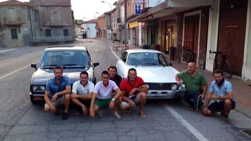 Fabio Zucconelli, l'ultimo a destra insieme agli amici