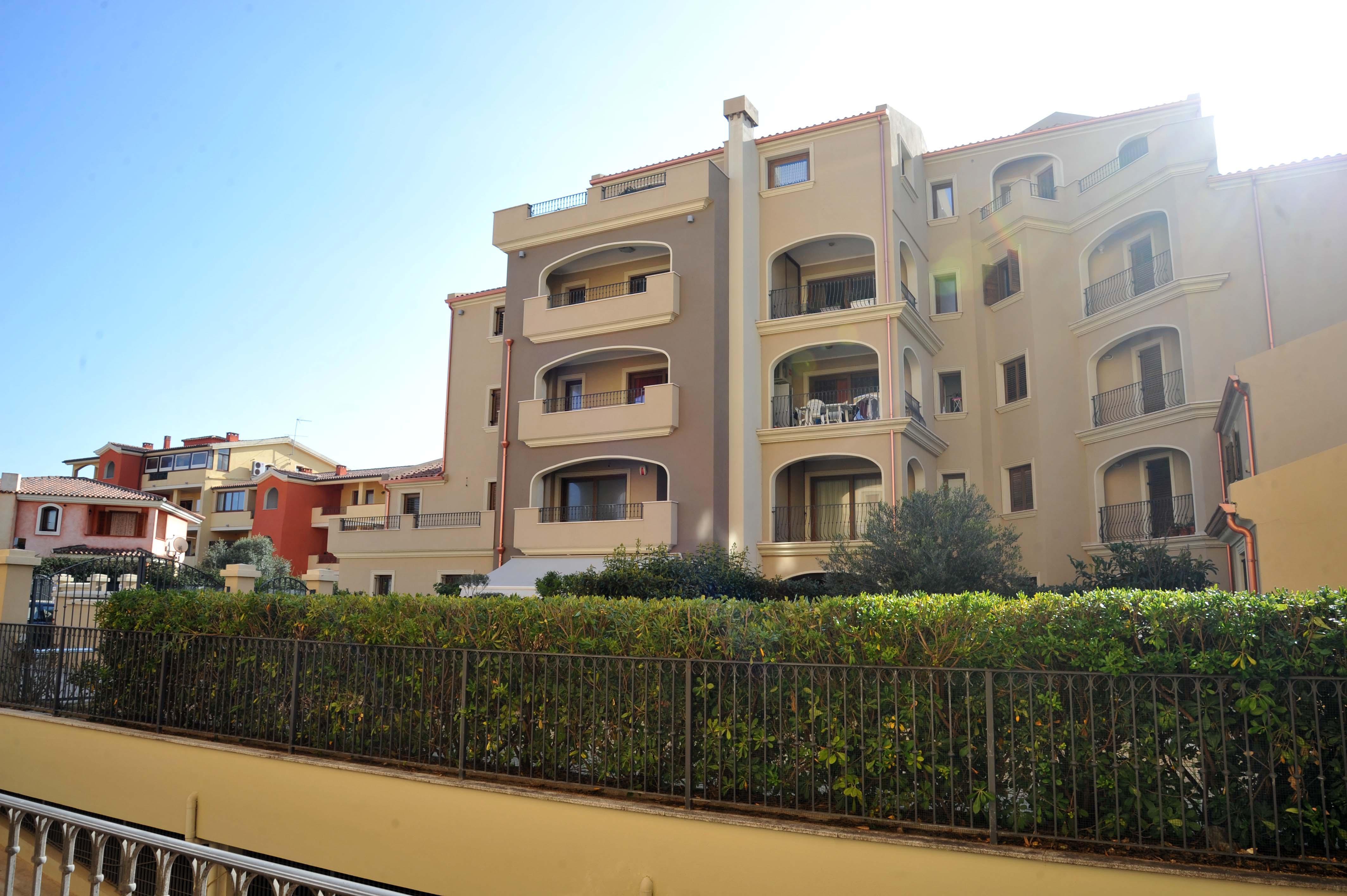 Il residence dove è stato sequestrato l'appartamento