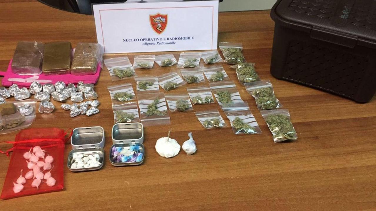La droga trovata dentro lo scooter