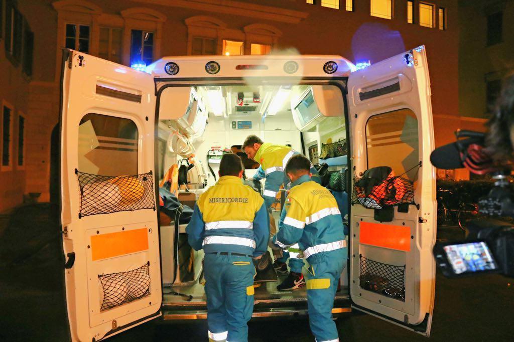 Travolto da un'auto: grave a 42 anni