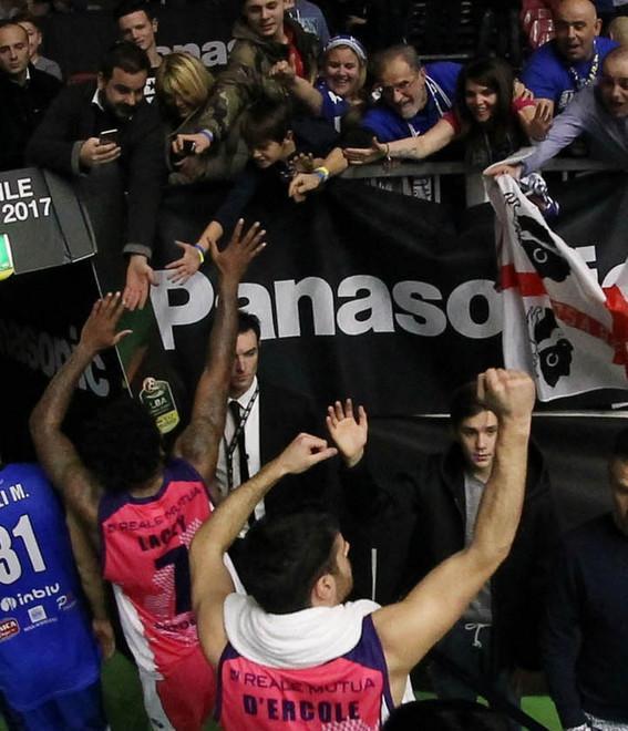 Dalla lunga attesa alla delusione ma “felici di esserci”