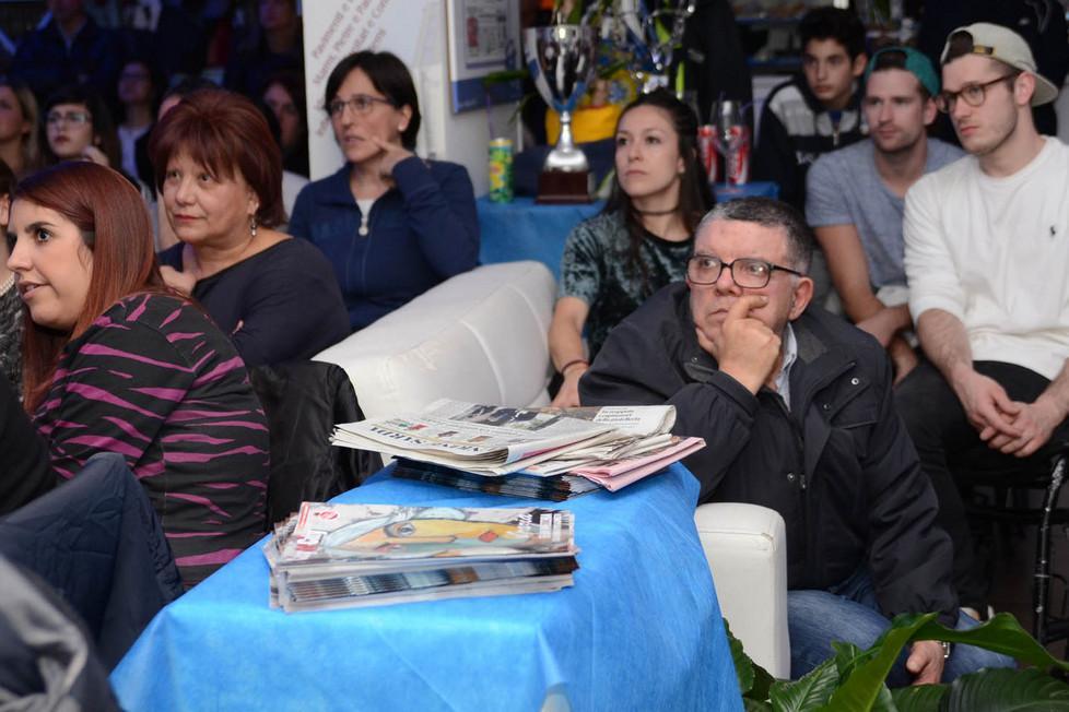 Un applauso convinto: «Bravi lo stesso» 