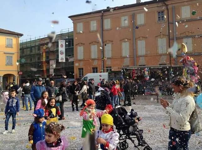 Stelle filanti e musica anni ’70 per la festa Mascheralmente