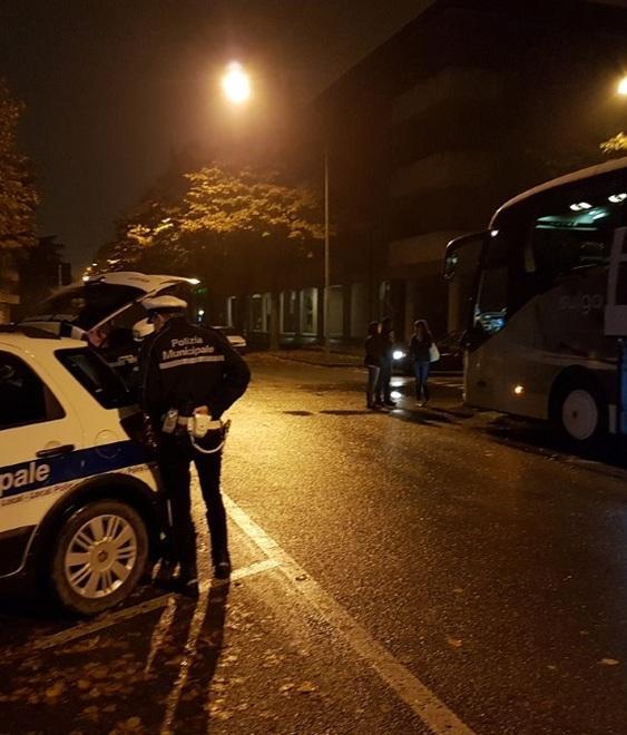 Controlli sui pullman in partenza per gite