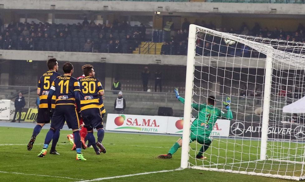 La traversa ferma la Spal Ma il punto a Verona è oro 