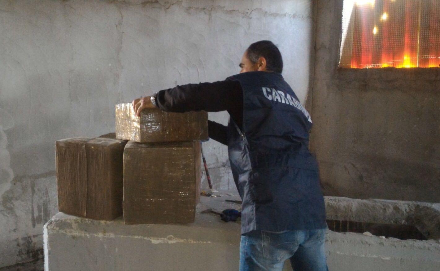 Cagliari, quintali di hashish nel cemento: un arresto