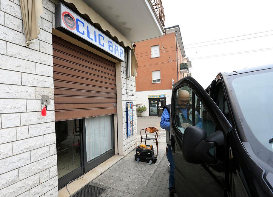 Modena. Assaltano il bar Clic: uno viene preso 