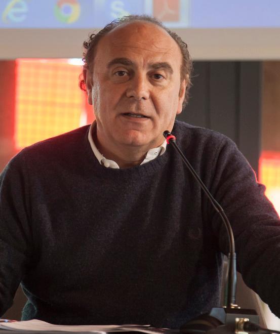 Alghero, il sindaco tira le orecchie agli albergatori: «Troppo cari» 