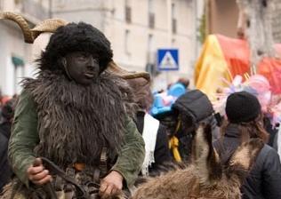 Ovodda, festa in maschera tra cultura e divertimento 