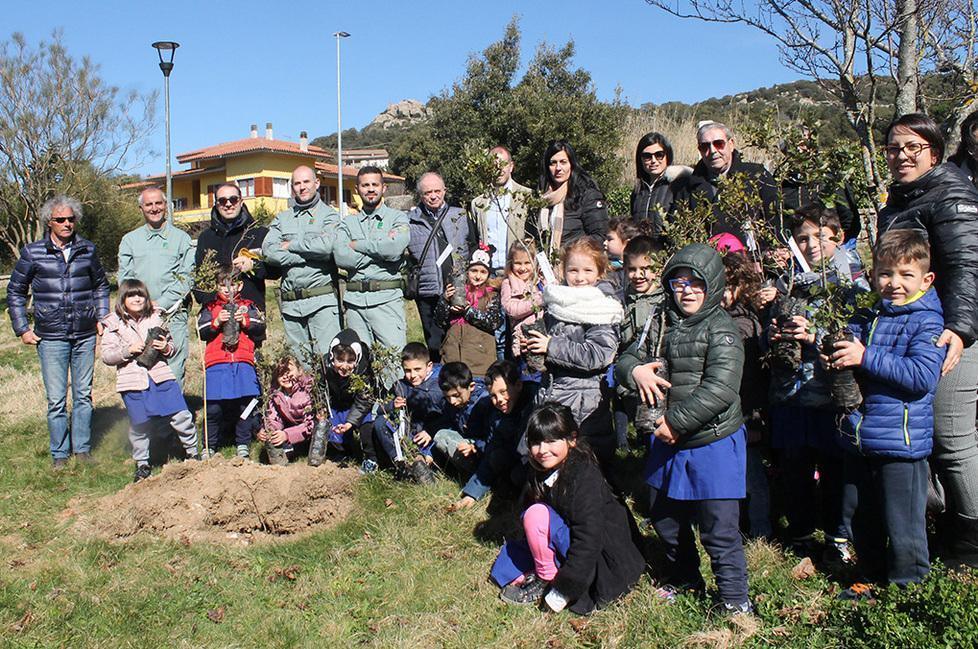 Calangianus, festa degli alberi i Lions applaudono i bambini