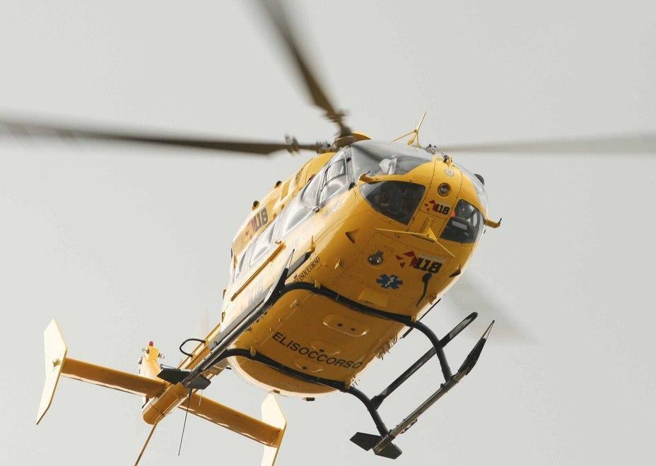 Toano, grave un neonato caduto dal passeggino 