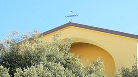 Il Consiglio si riunisce dopo il raid nella casa del parroco