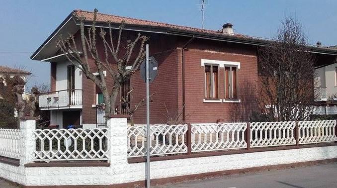 A San Possidonio incendio in villetta con due anziani
