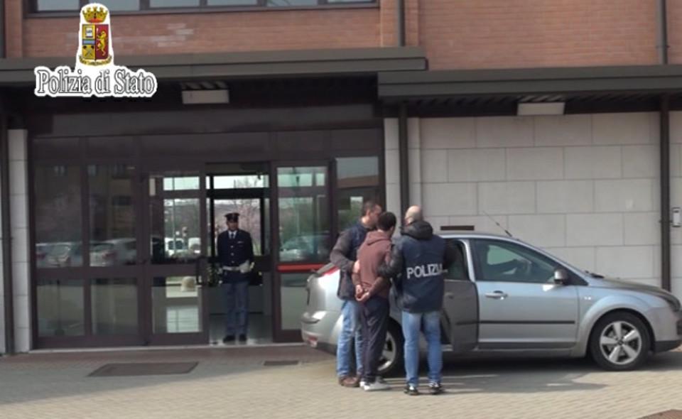 La polizia ha arrestato un 40enne per violenza sessuale
