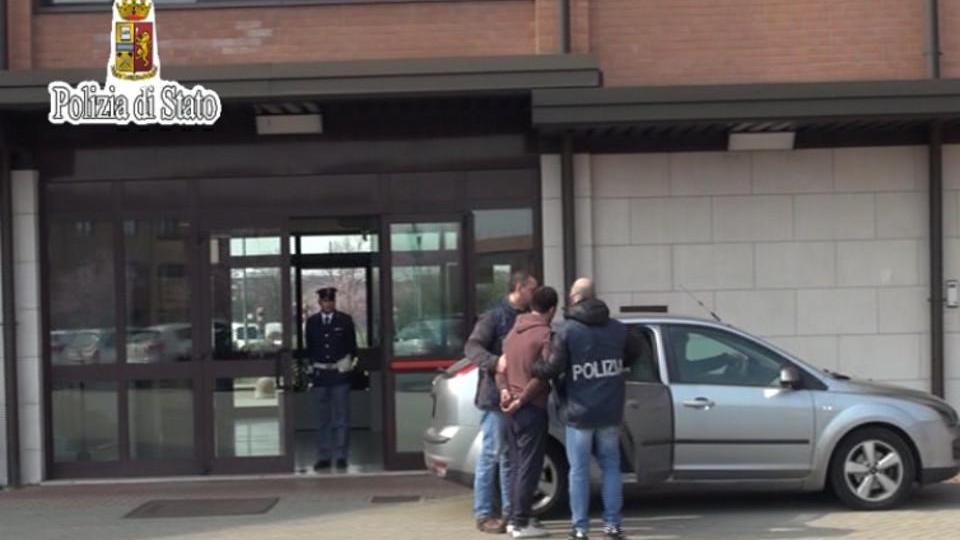 La polizia ha arrestato un 40enne per violenza sessuale