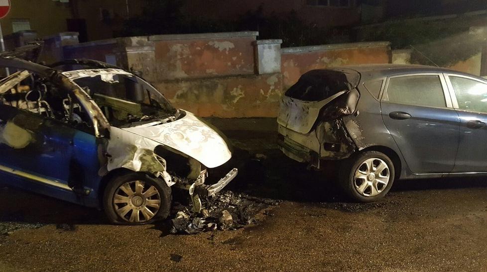 Nuovo raid incendiario a Sassari: bruciate due auto 
