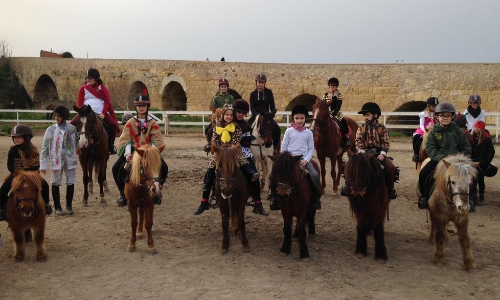 Corsa all’anello in sella ai pony