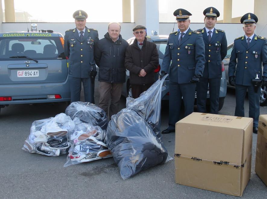 Capi d’alta moda falsi online: denunciato 