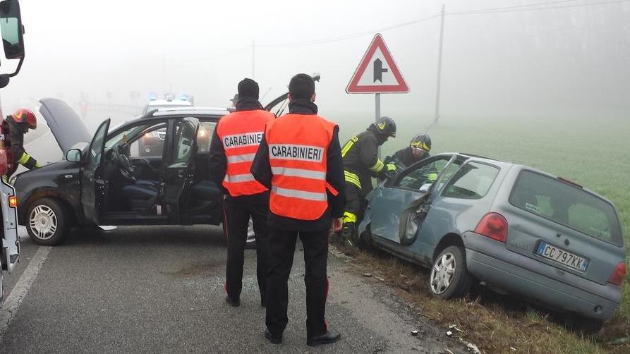 Sbanda e va a colpire un altro veicolo
