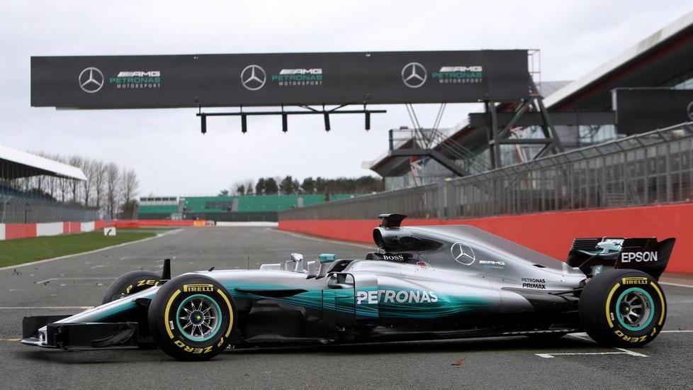 F1, la nuova Mercedes. Hamilton: «Una bestia»