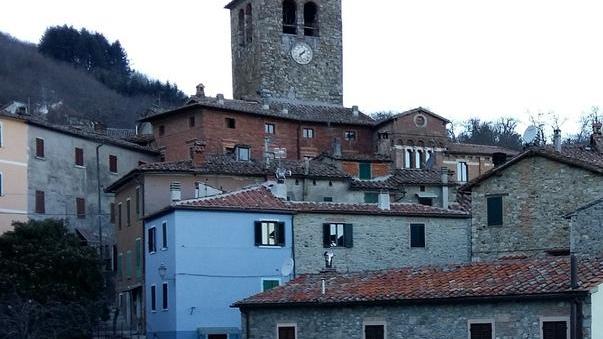 La bellezza di Montieri al buio con il fotografo e il ricercatore