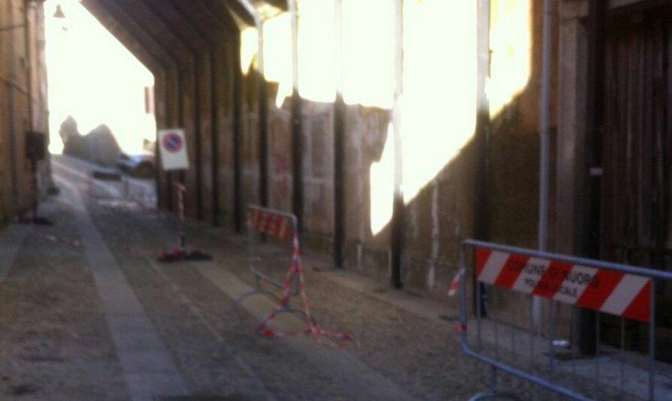Caduta calcinacci nella via del Nobel