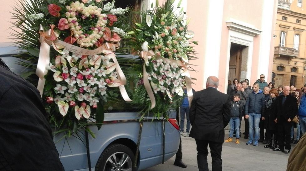 L’addio di Dorgali alla ragazza morta in un incidente stradale 