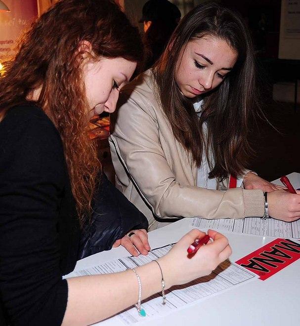 Studenti al meeting per trovare il lavoro: l’obiettivo è l’estero 