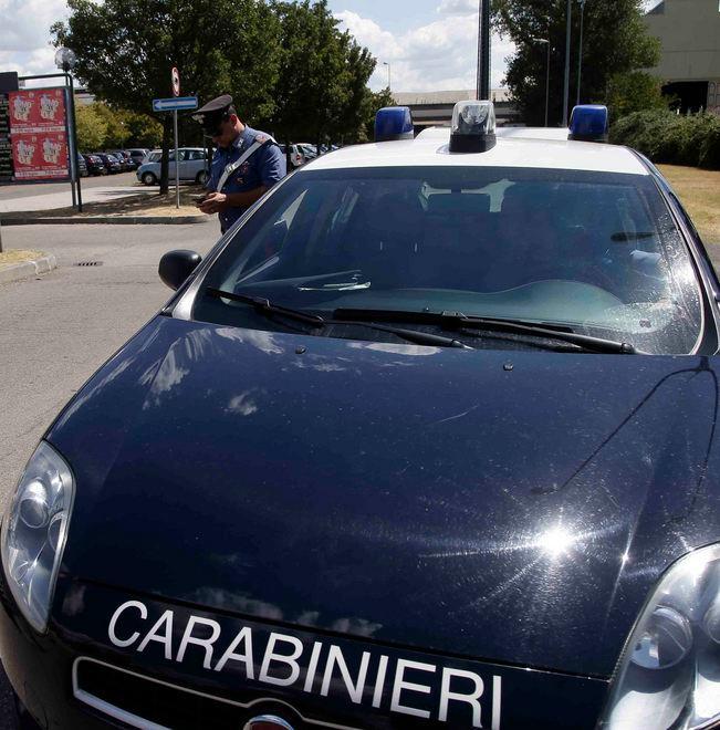 Mezzo etto di droga alla fermata del bus 
